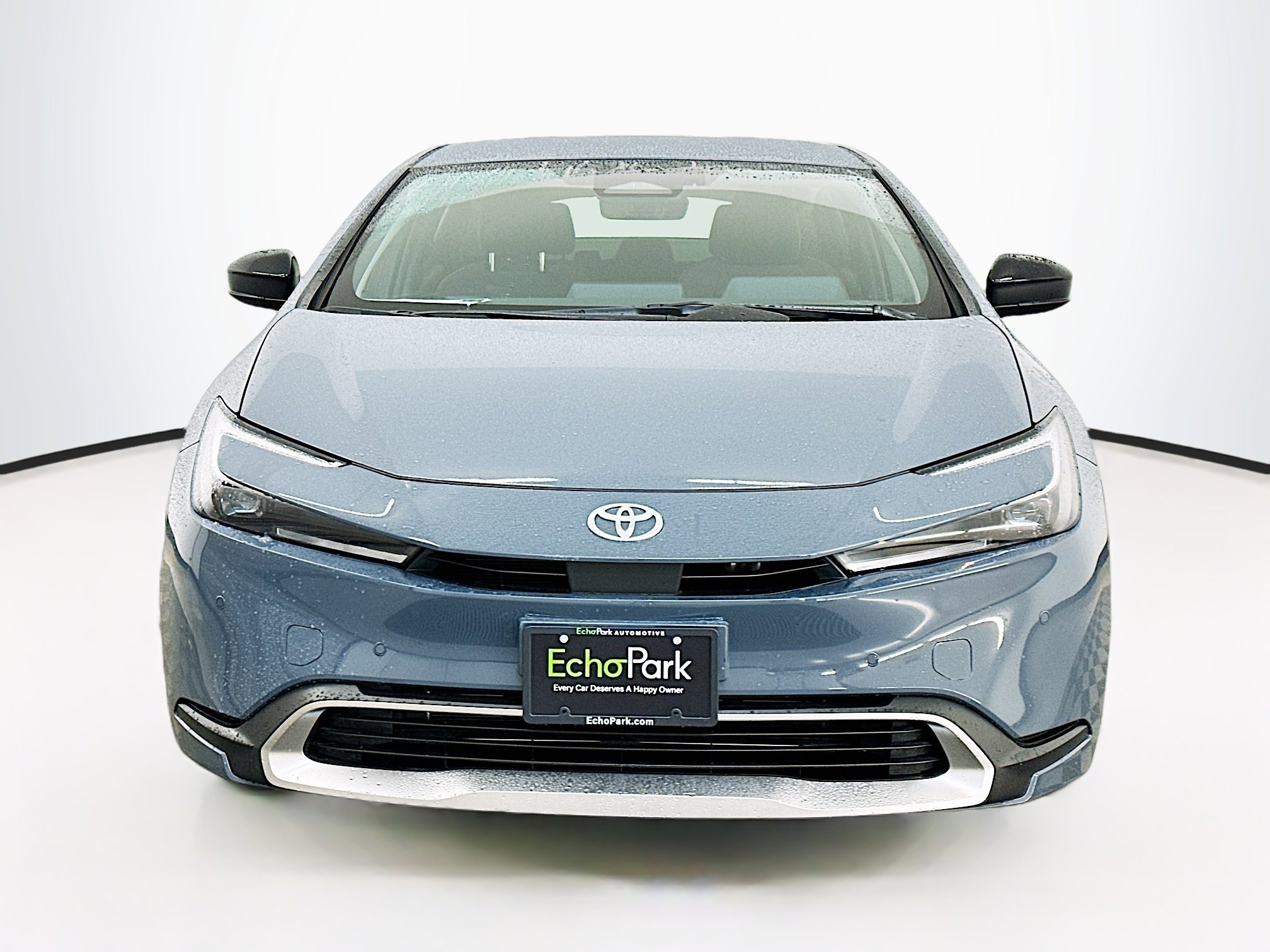 Used 2025 Toyota Prius Plug-In Hybrid image 2