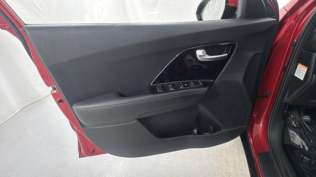 Used 2019 Kia Niro EX image 18