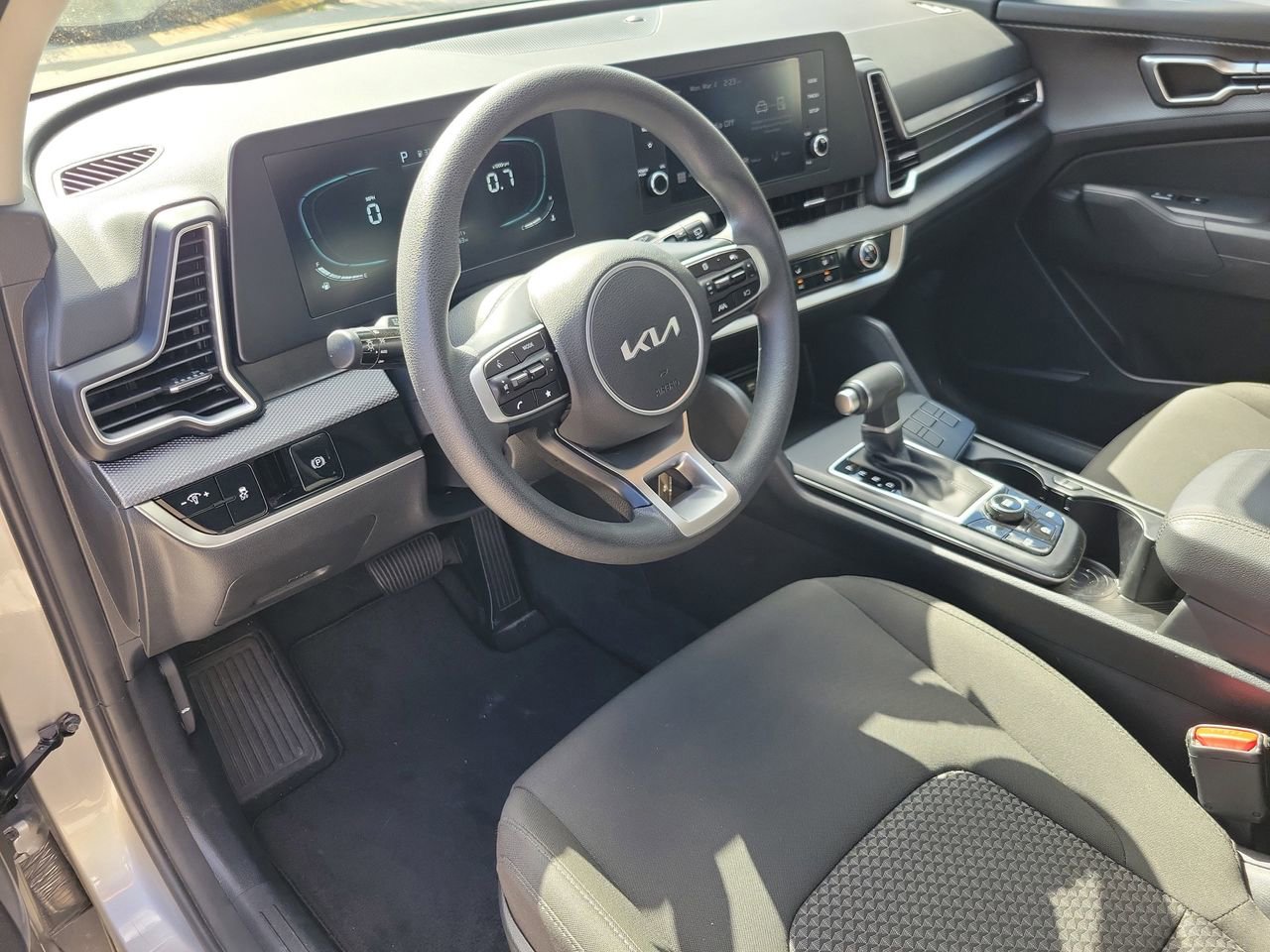 Used 2025 Kia Sportage LX image 14