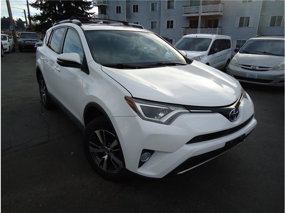 Used 2016 Toyota RAV4 XLE FWD image 4