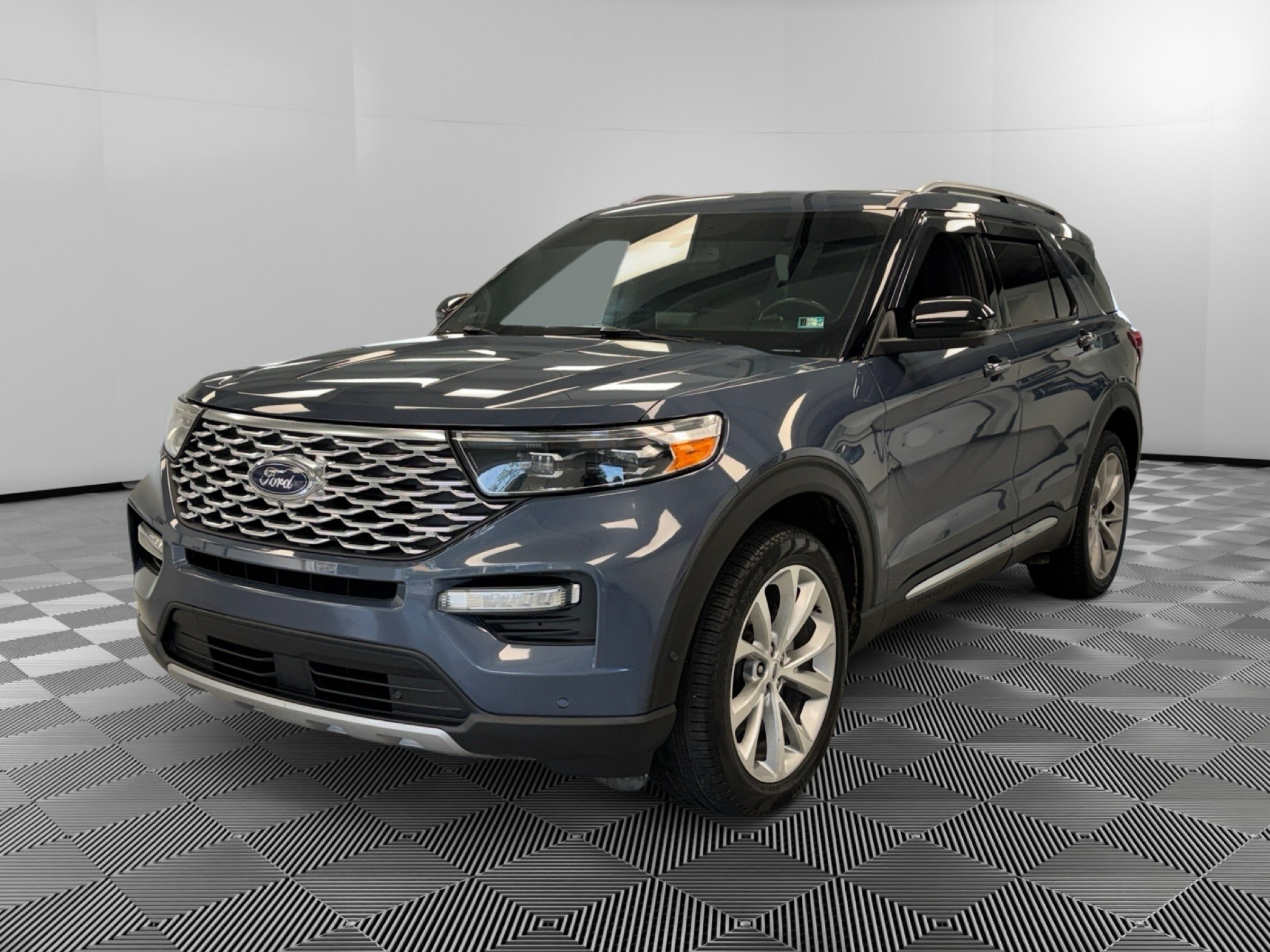 Used 2021 Ford Explorer Platinum w/ Equipment Group 601A AWD/4WD image 4
