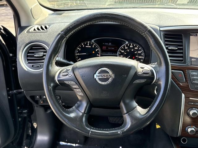 Used 2017 Nissan Pathfinder Platinum w/ Family Entertainment Package AWD/4WD image 19