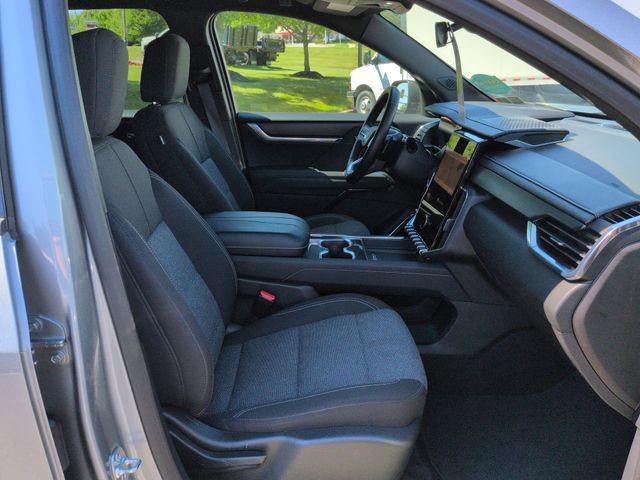 Used 2025 GMC Acadia Elevation AWD/4WD image 30