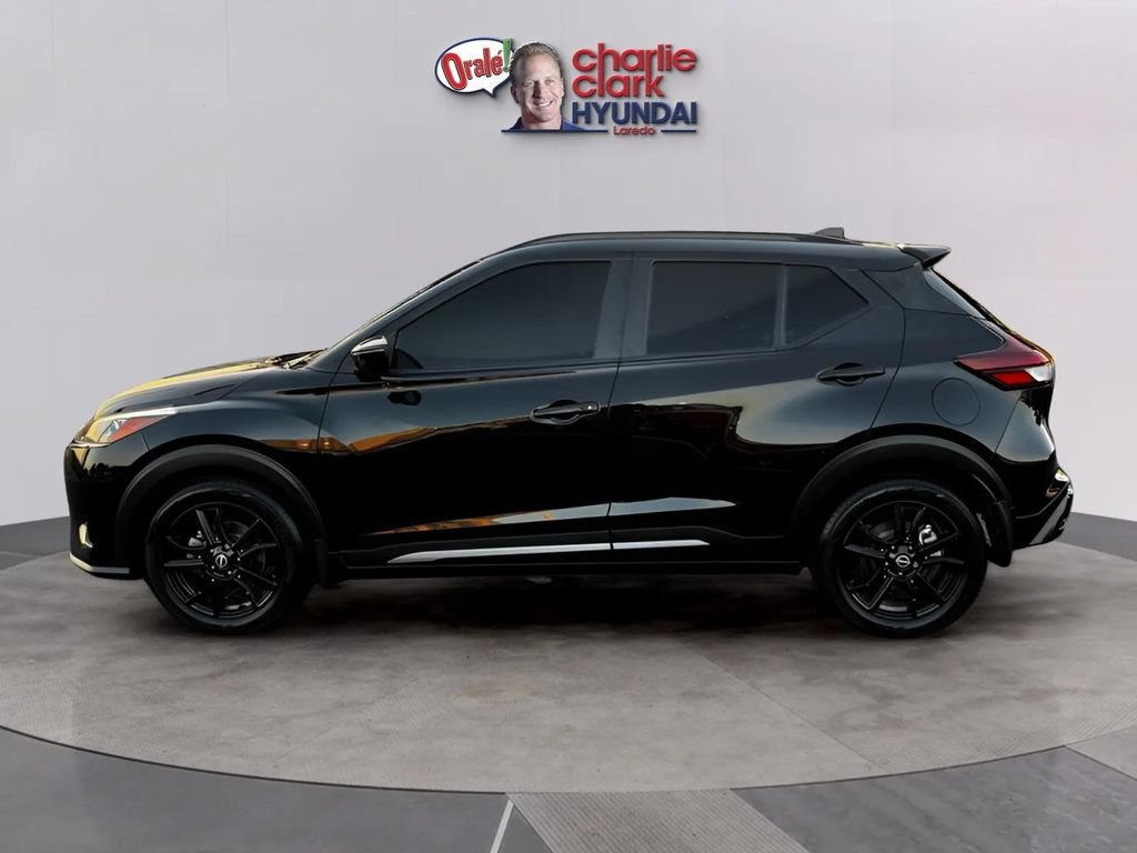 Used 2023 Nissan Kicks SR w/ SR Premium Package FWD image 2