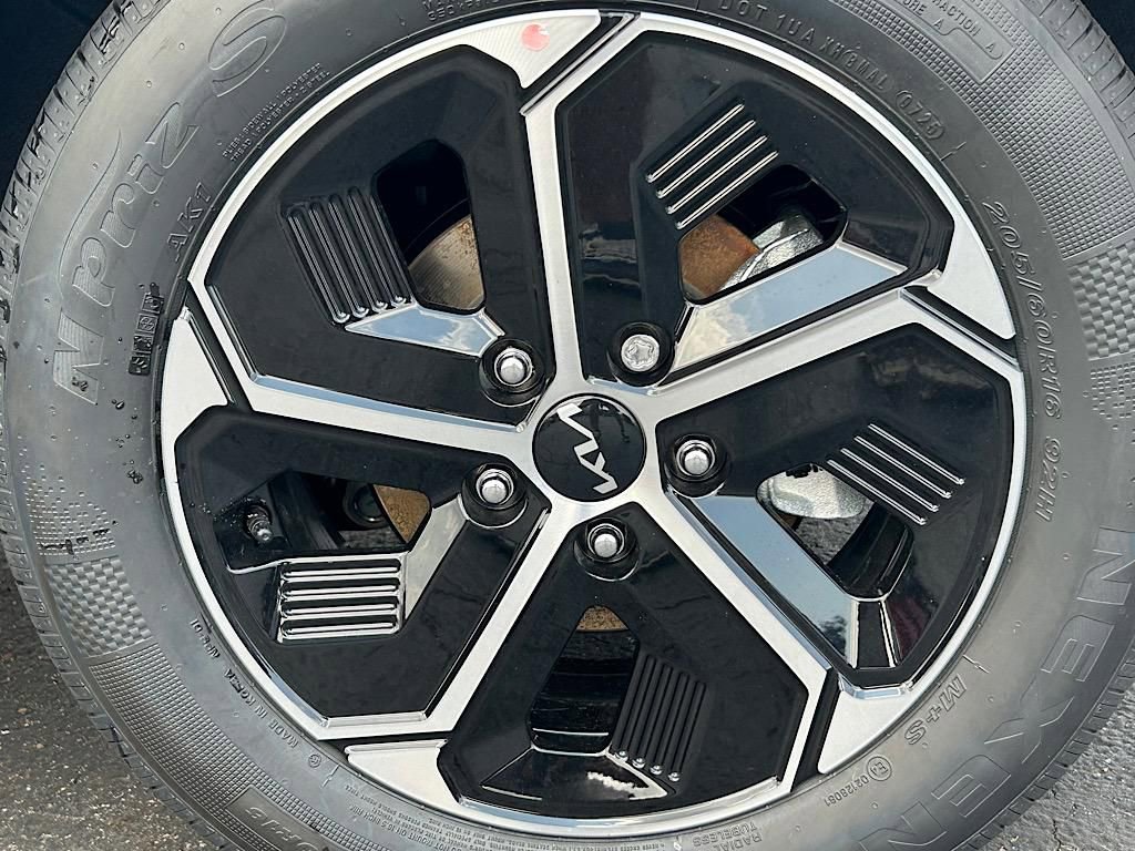 New 2025 Kia Niro EX image 24