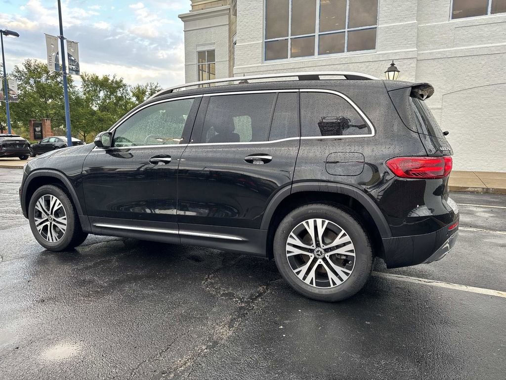 Used 2025 Mercedes-Benz GLB 250 4MATIC image 4