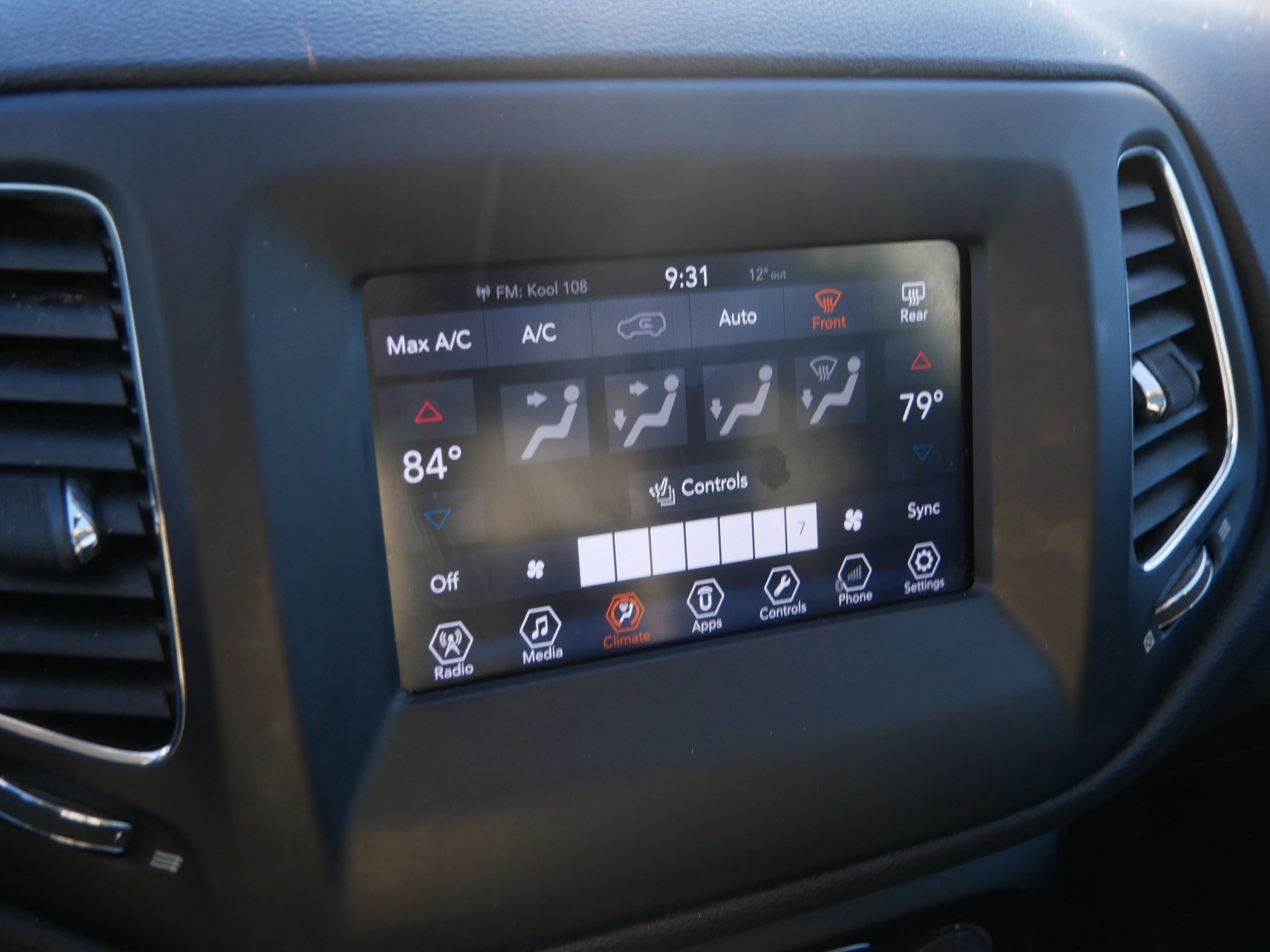 Used 2018 Jeep Compass Latitude w/ Popular Equipment Group image 32