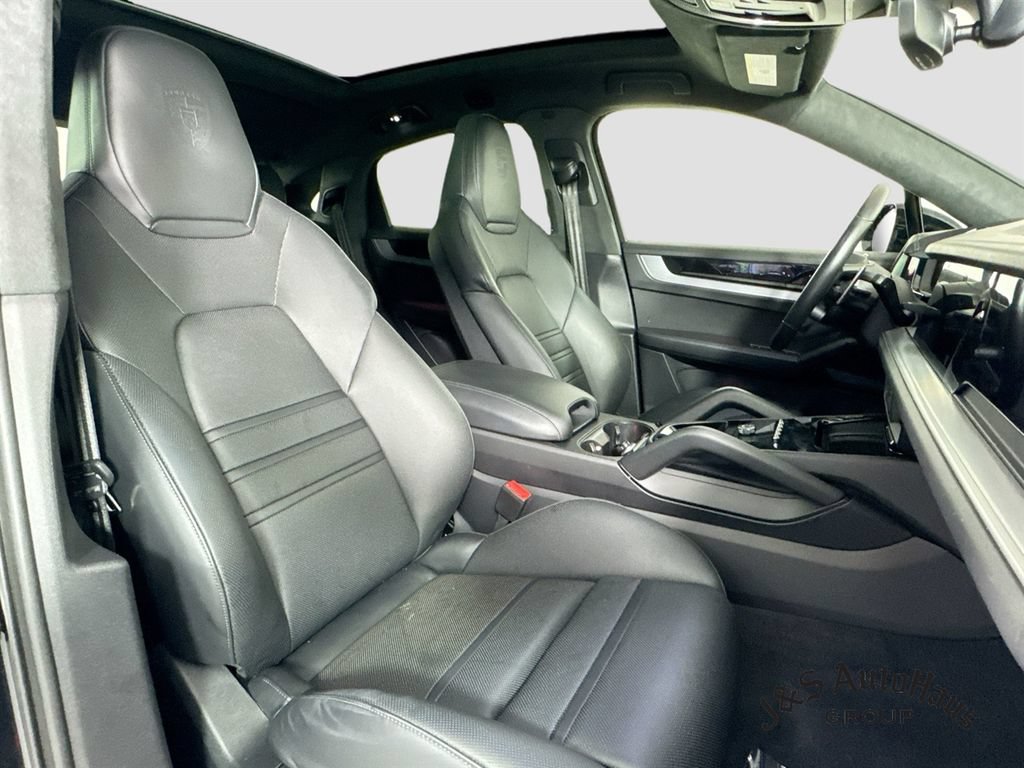 Used 2024 Porsche Cayenne Turbo w/ Premium Package Plus (PP1) AWD/4WD image 36