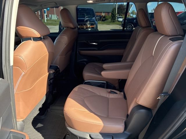 Used 2024 Toyota Grand Highlander AWD image 18