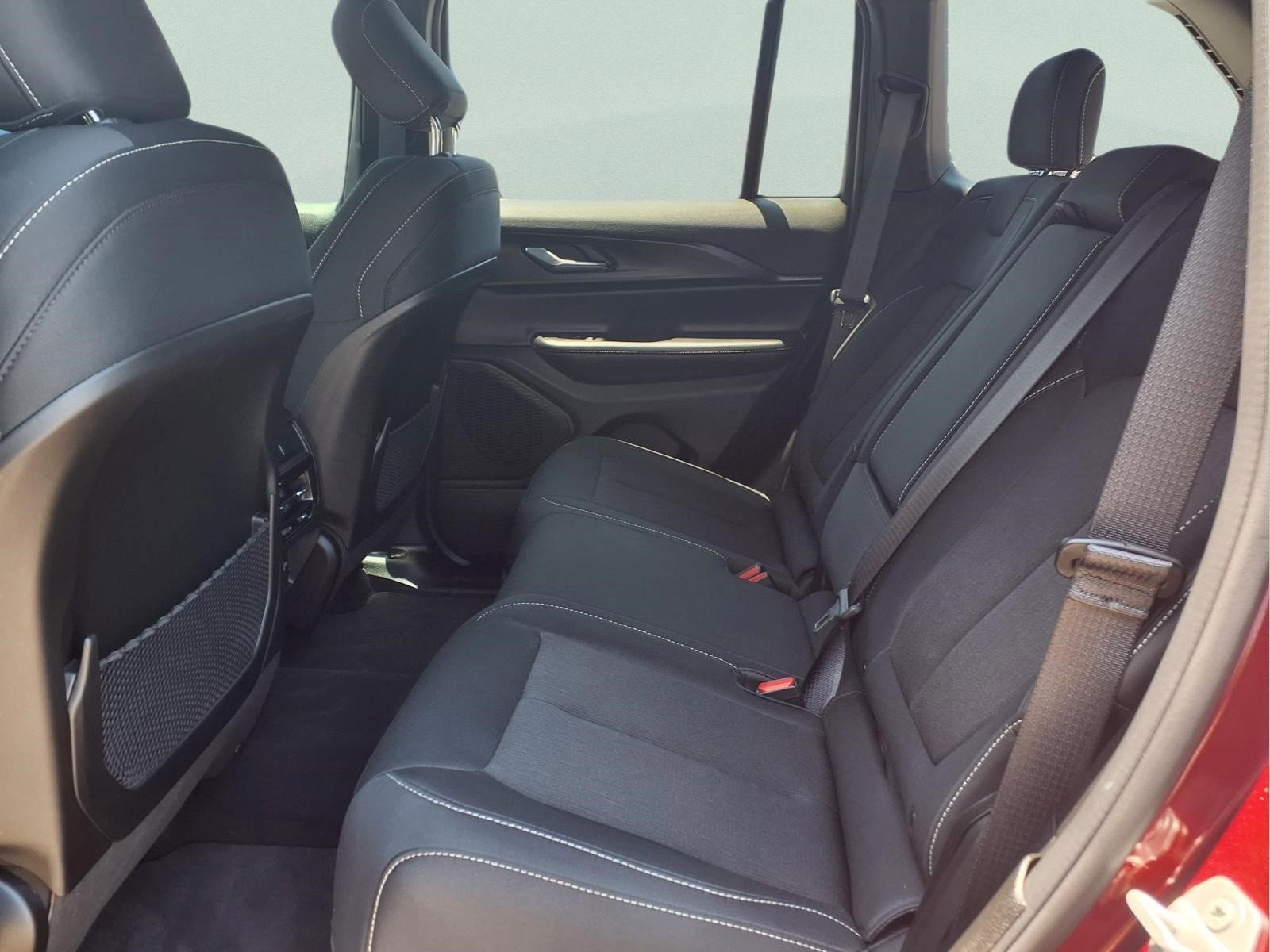 Used 2025 Jeep Grand Cherokee Laredo w/ Luxury Tech Group I RWD image 13