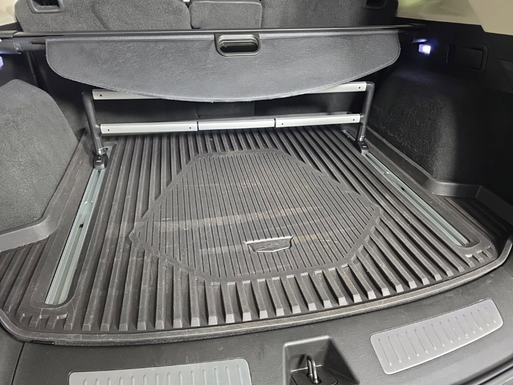 Used 2018 Cadillac XT5 Luxury w/ Driver Awareness Package AWD/4WD image 34