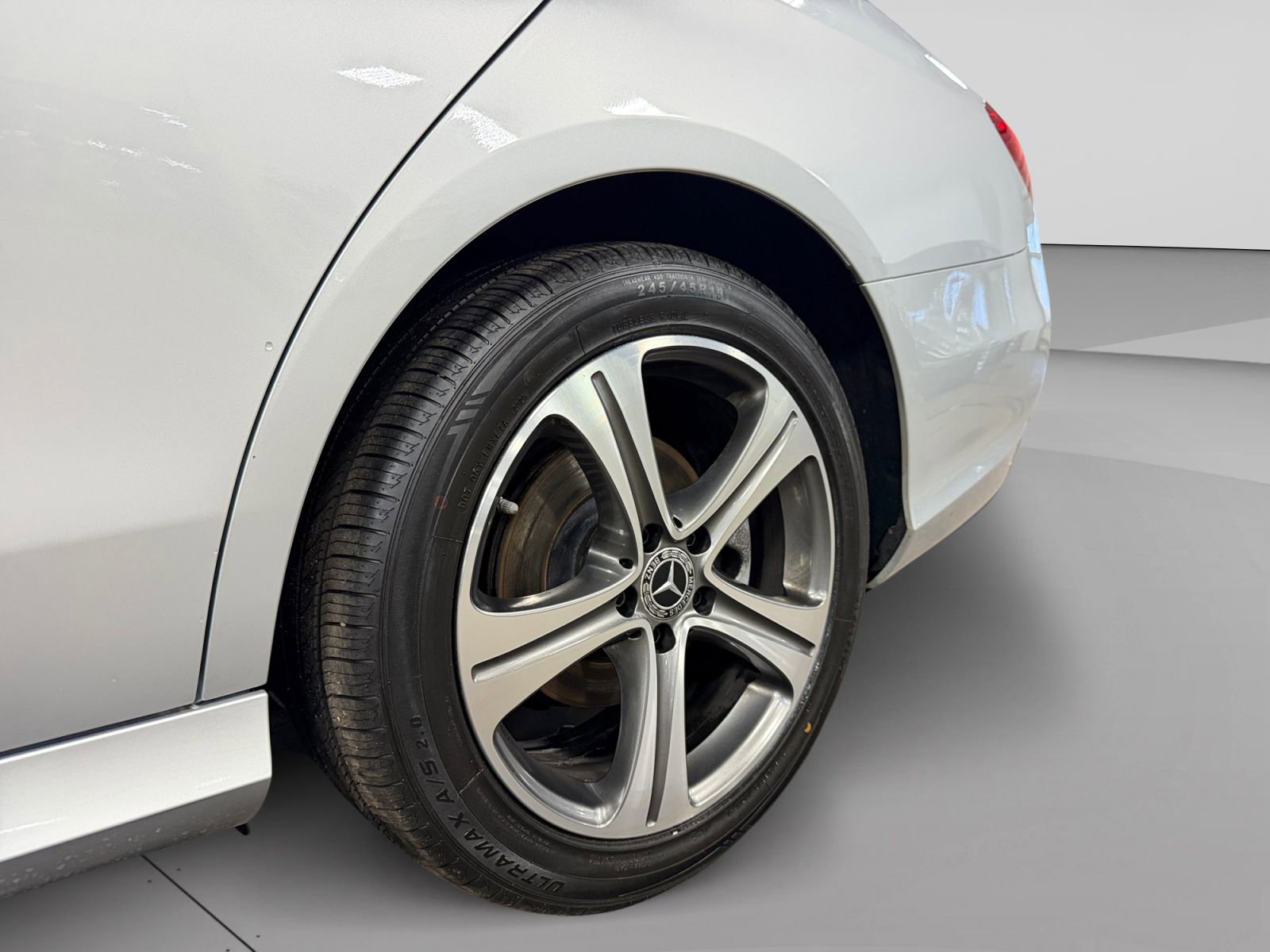 Used 2019 Mercedes-Benz E 300 4MATIC image 45