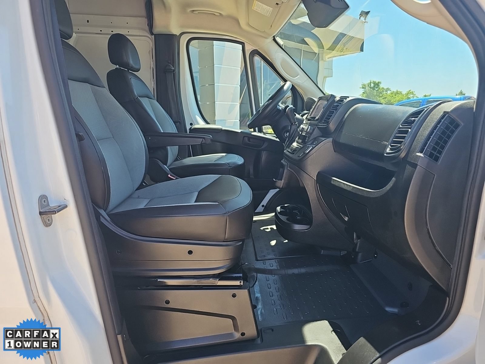 Used 2025 RAM ProMaster 2500 w/ Convenience Group FWD image 18