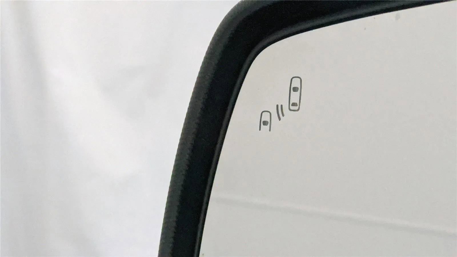 Used 2016 Chevrolet Equinox LTZ w/ Enhanced Convenience Package FWD image 19