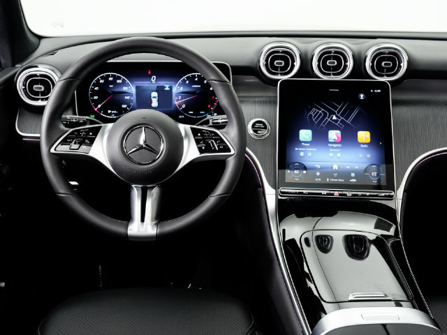 Used 2025 Mercedes-Benz GLC 300 4MATIC image 16