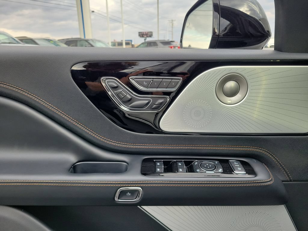 New 2026 Lincoln Aviator Black Label w/ Jet Appearance Package AWD/4WD image 19