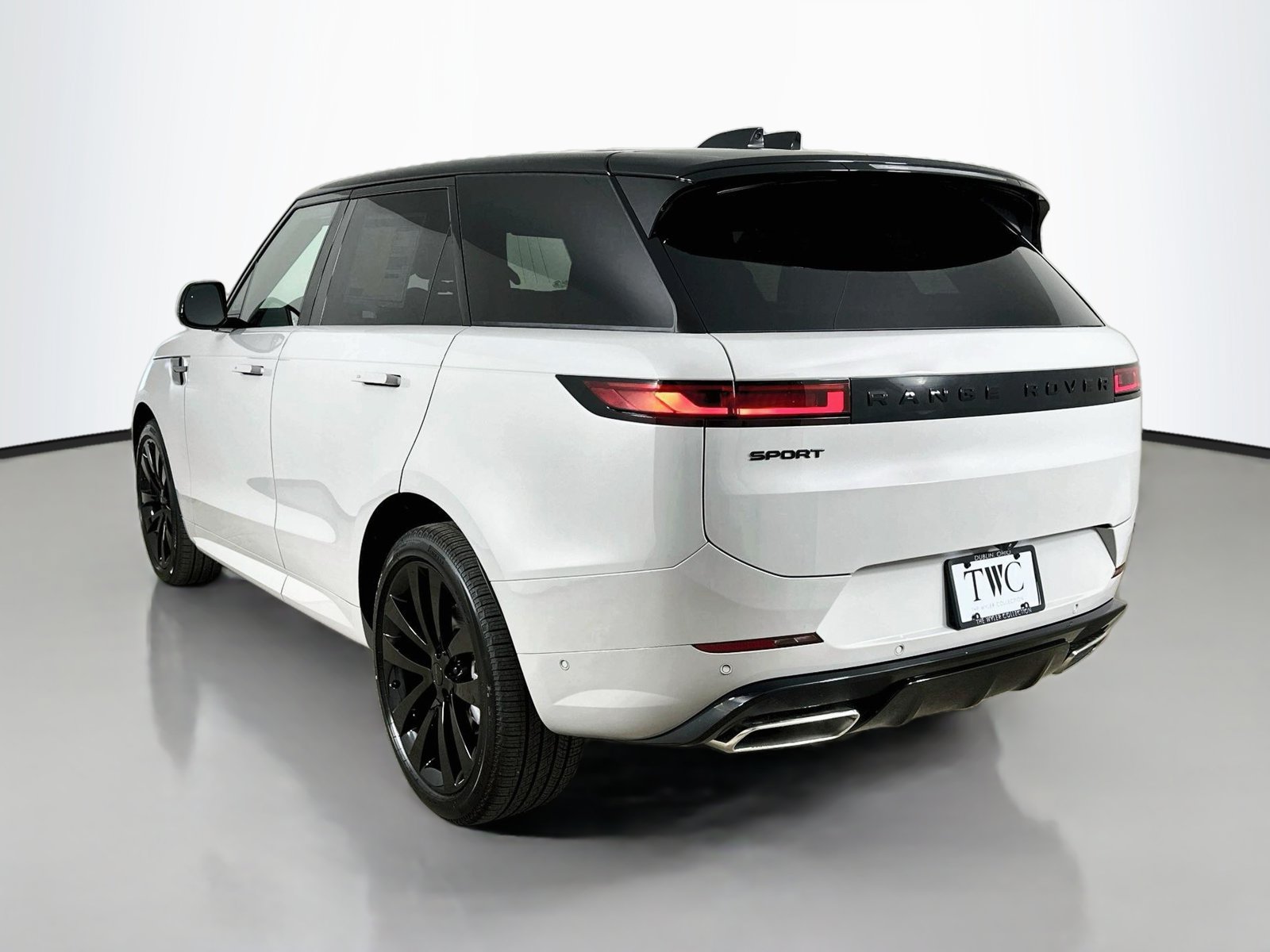 New 2027 Land Rover Range Rover Sport Dynamic SE AWD/4WD image 7