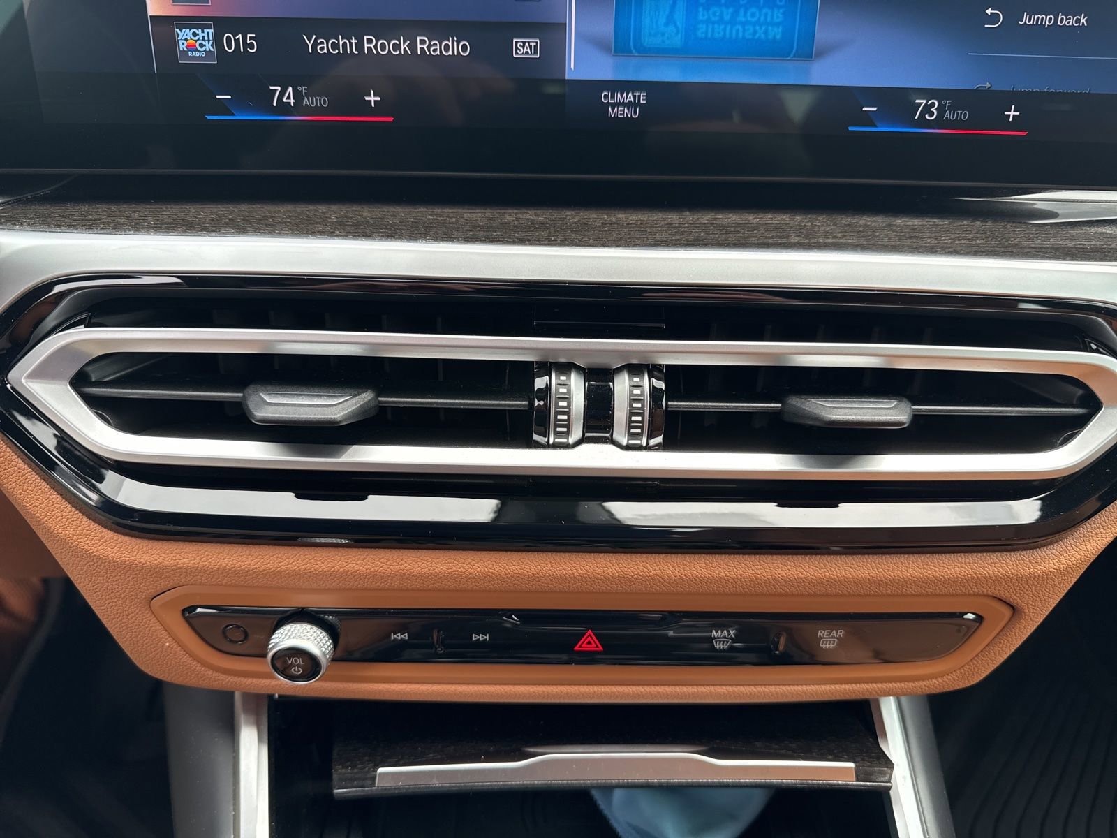 Used 2024 BMW 330i Sedan w/ Premium Package image 13