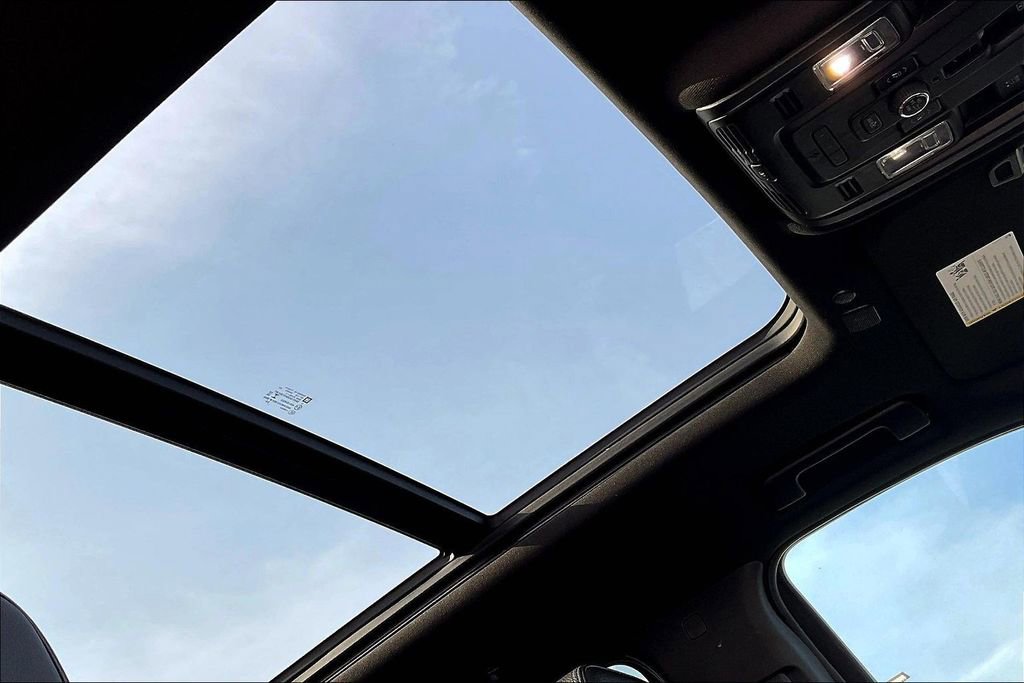 Used 2021 GMC Yukon XL Denali w/ Denali Ultimate Package image 17