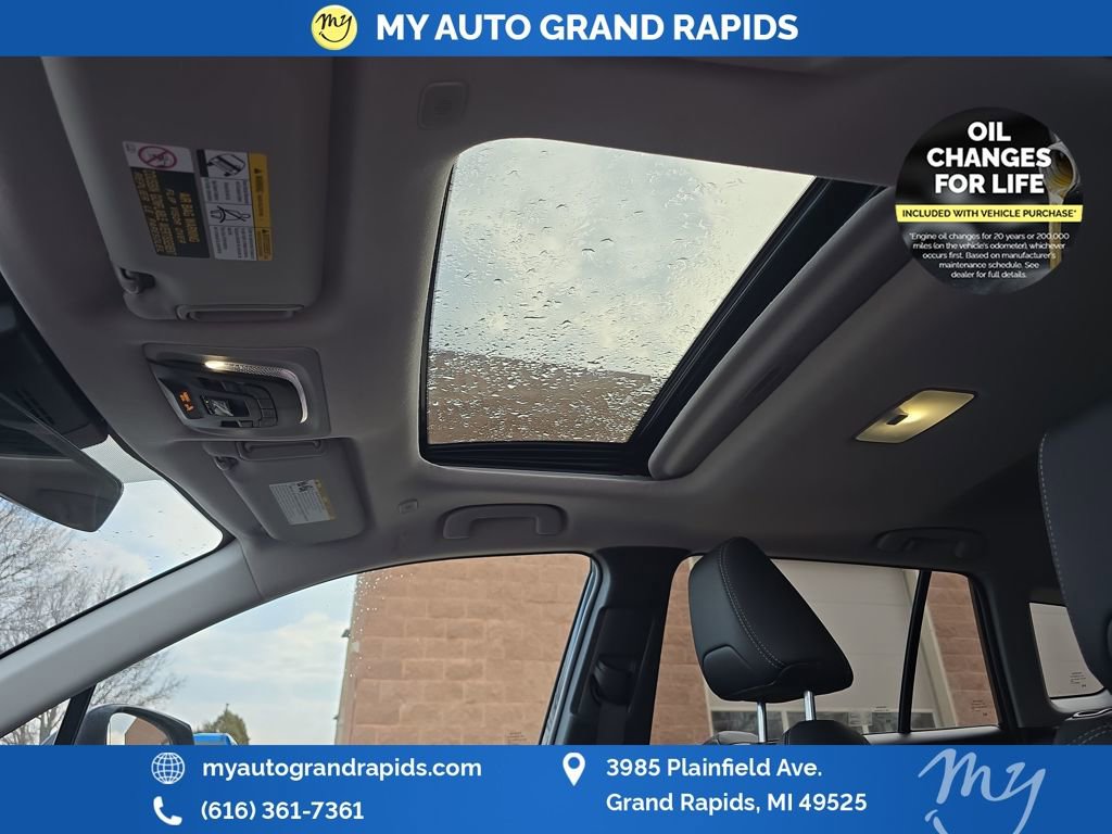 Used 2024 Toyota Corolla Cross XLE w/ Convenience Package image 21