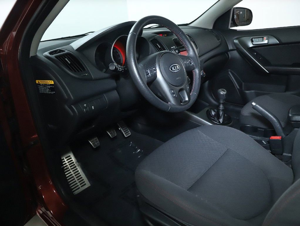 Used 2010 Kia Forte SX image 18
