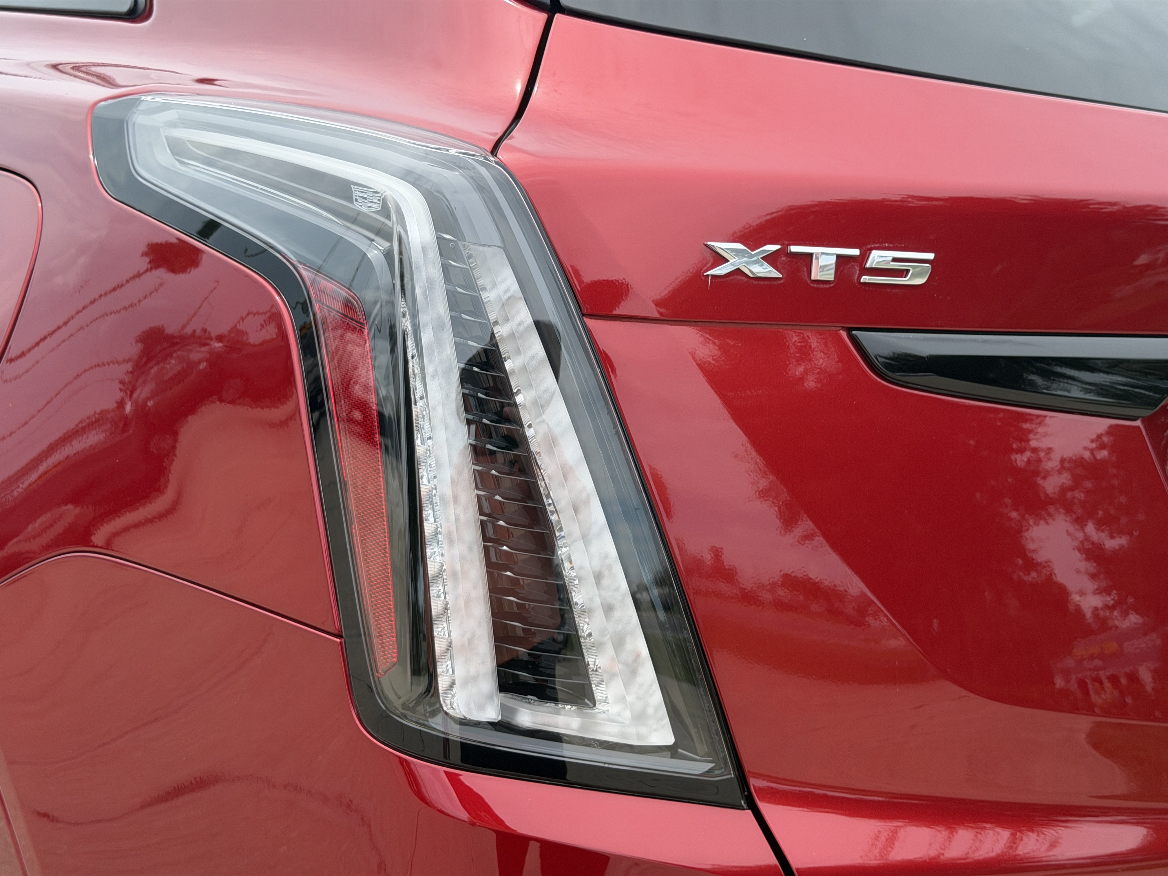 Certified 2022 Cadillac XT5 Sportv w/ LPO, ONYX Package AWD/4WD image 9