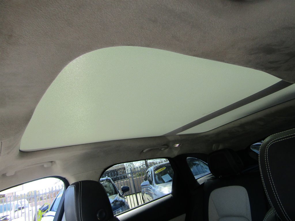 Used 2019 Jaguar F-PACE R-Sport image 12