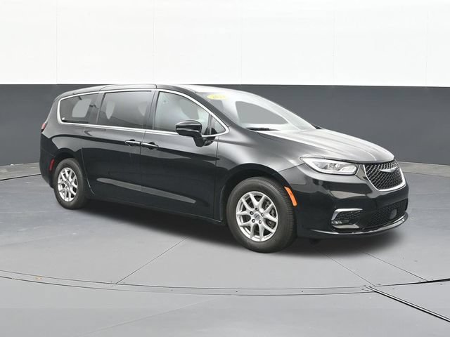 Used 2024 Chrysler Pacifica Touring FWD image 18
