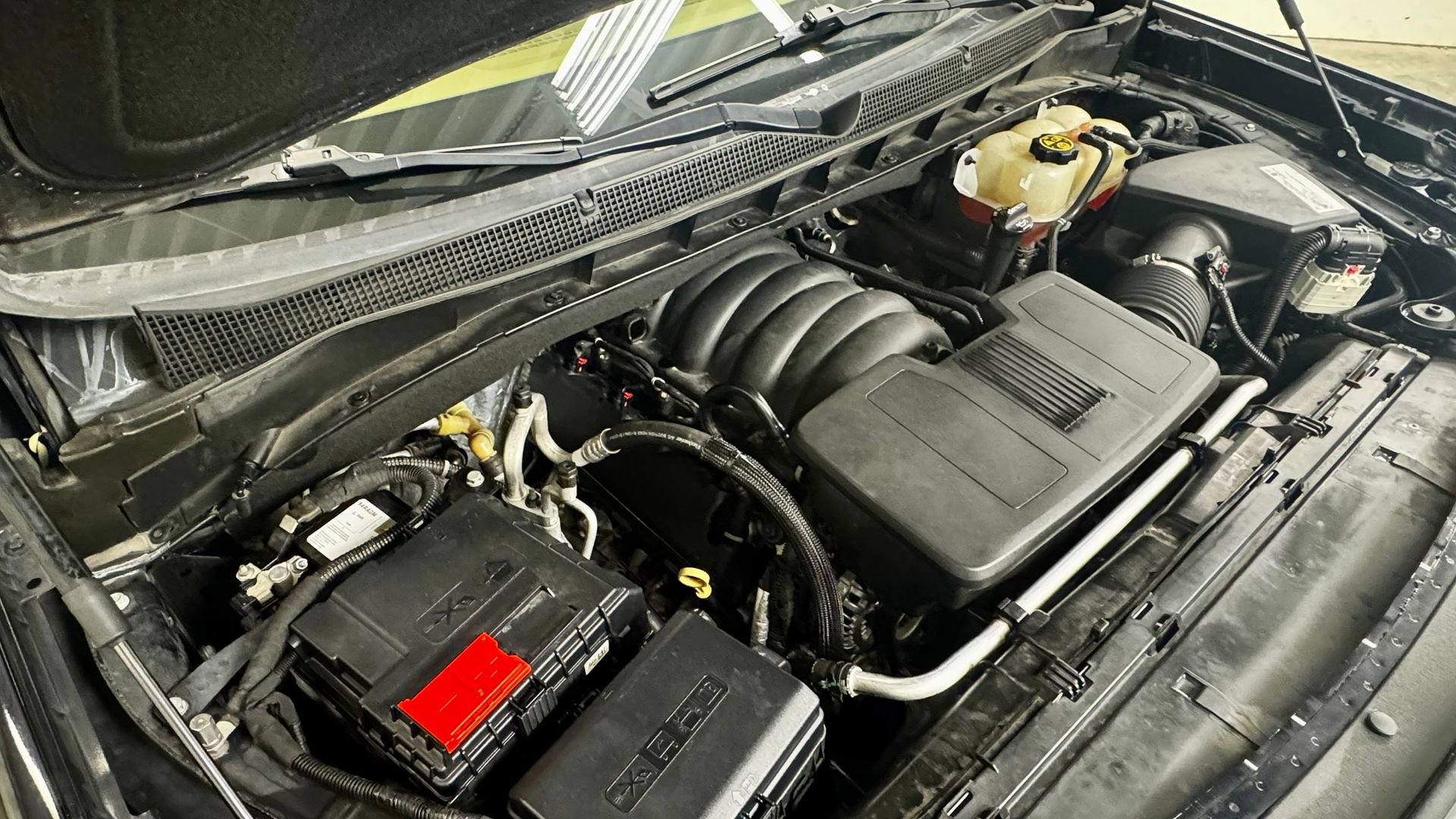 Used 2021 Chevrolet Tahoe Premier w/ Premium Package RWD image 27