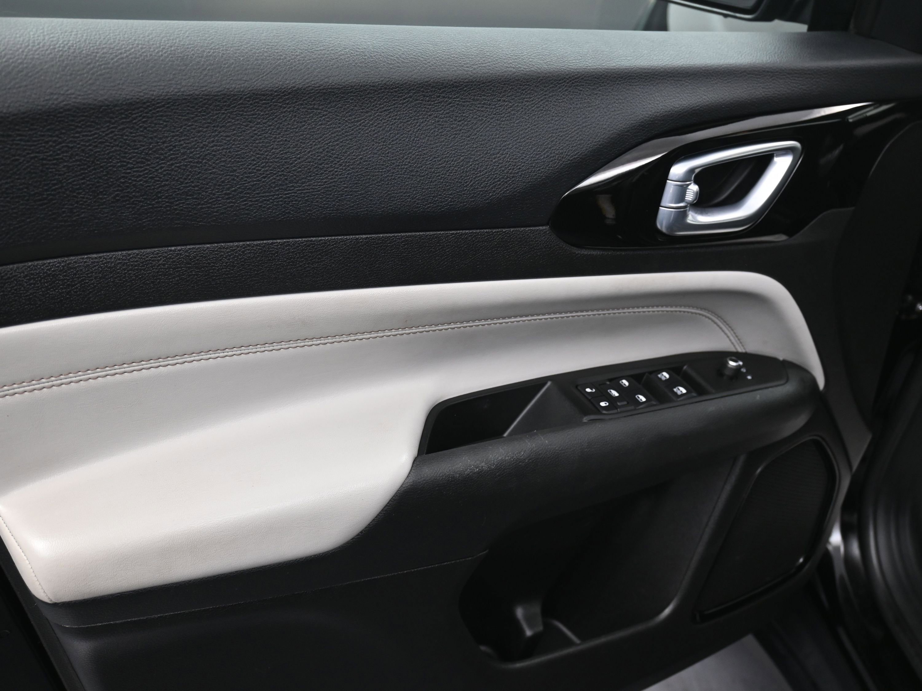 Used 2022 Jeep Compass Limited image 18