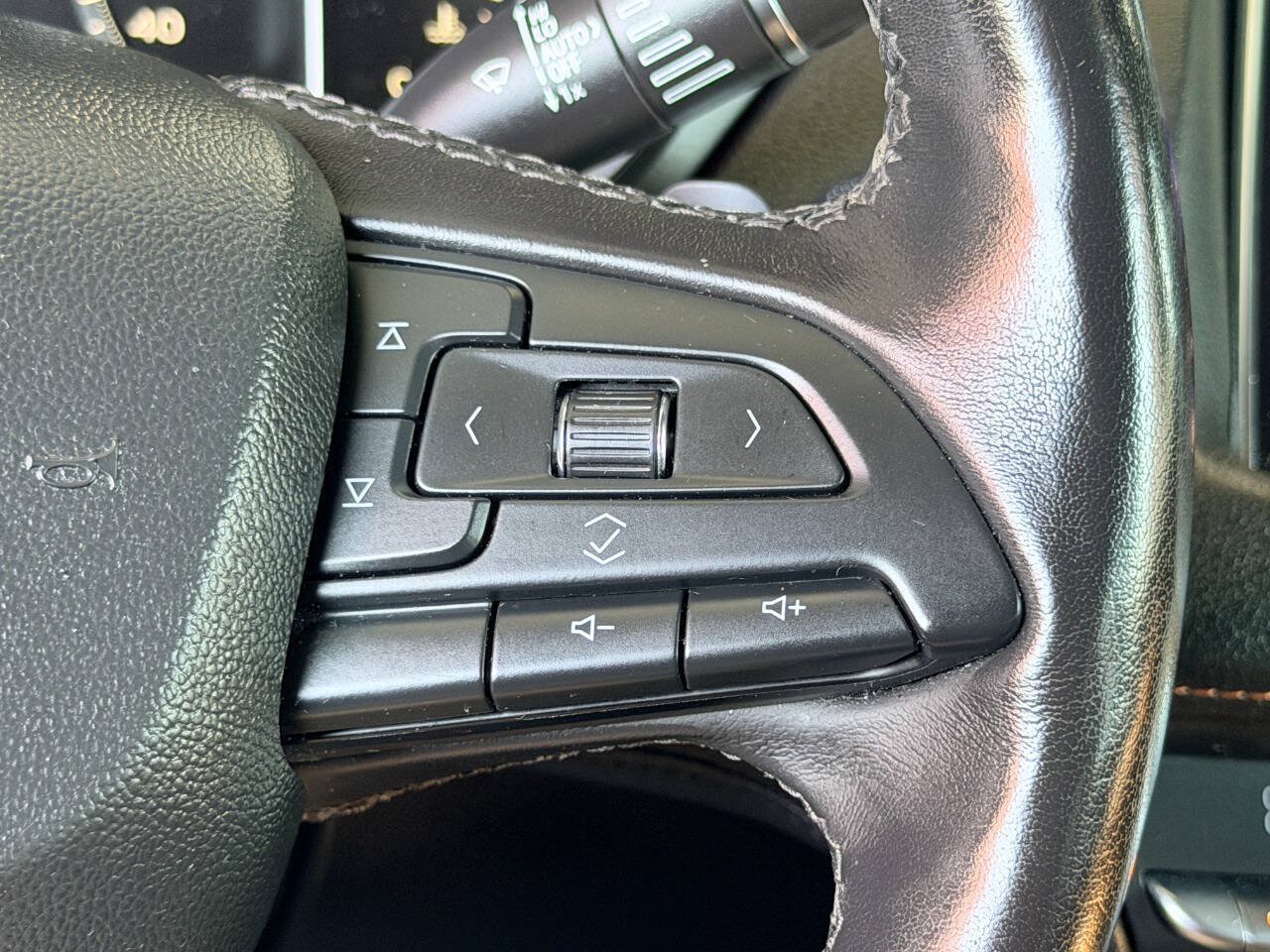 Used 2019 Cadillac XT4 Premium Luxury FWD image 34