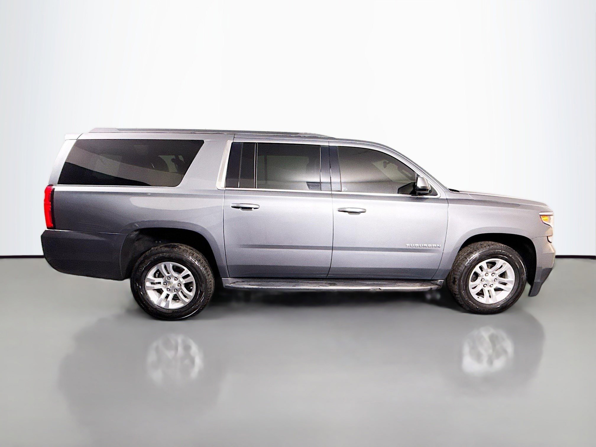 Used 2019 Chevrolet Suburban LT image 11