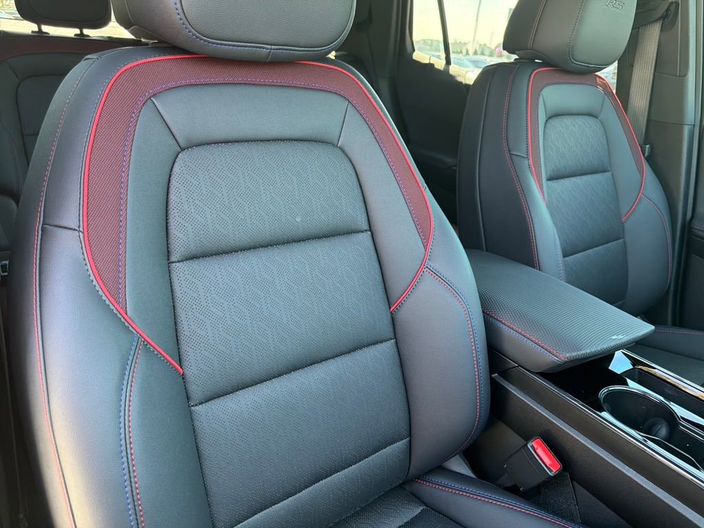 Used 2025 Chevrolet Equinox RS image 36