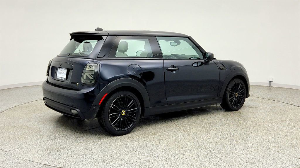 Used 2022 MINI Cooper SE FWD image 5