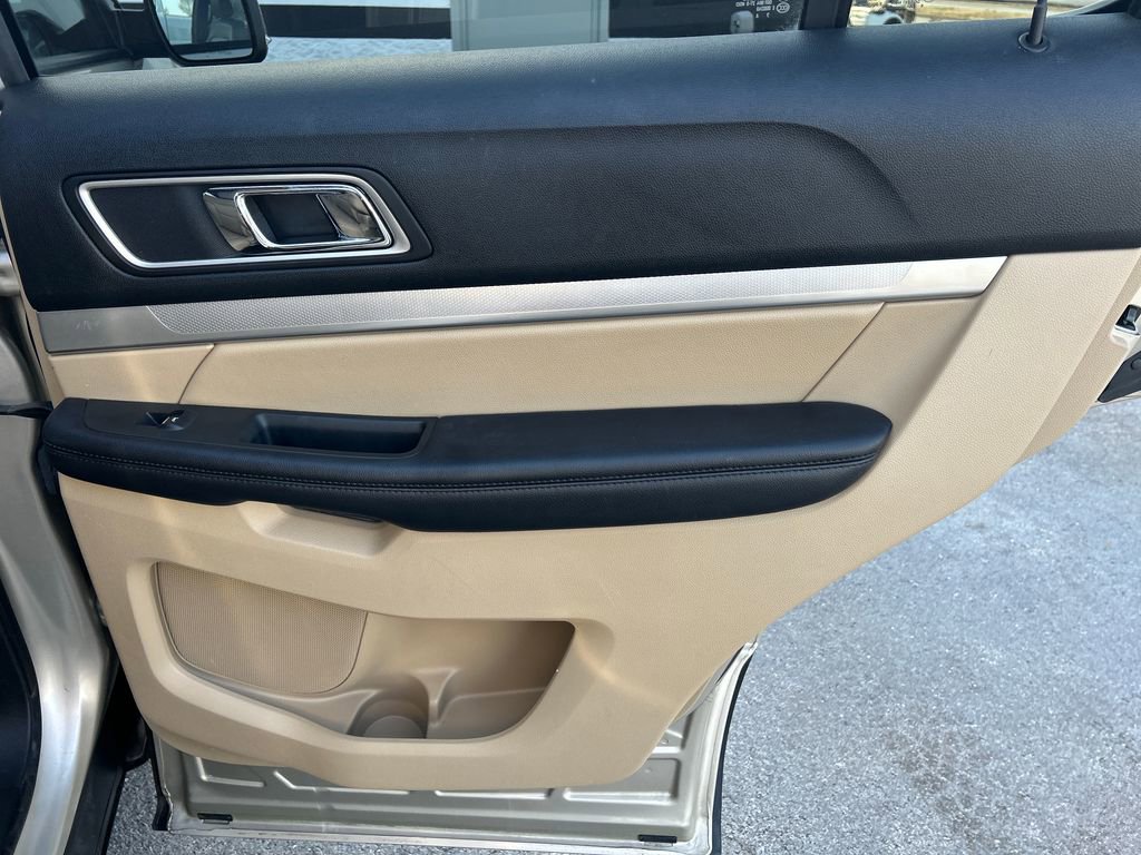 Used 2017 Ford Explorer XLT w/ Equipment Group 202A image 38