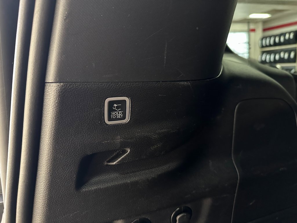 Certified 2024 Jeep Wagoneer L Series II w/ Flexible Seating Group image 47