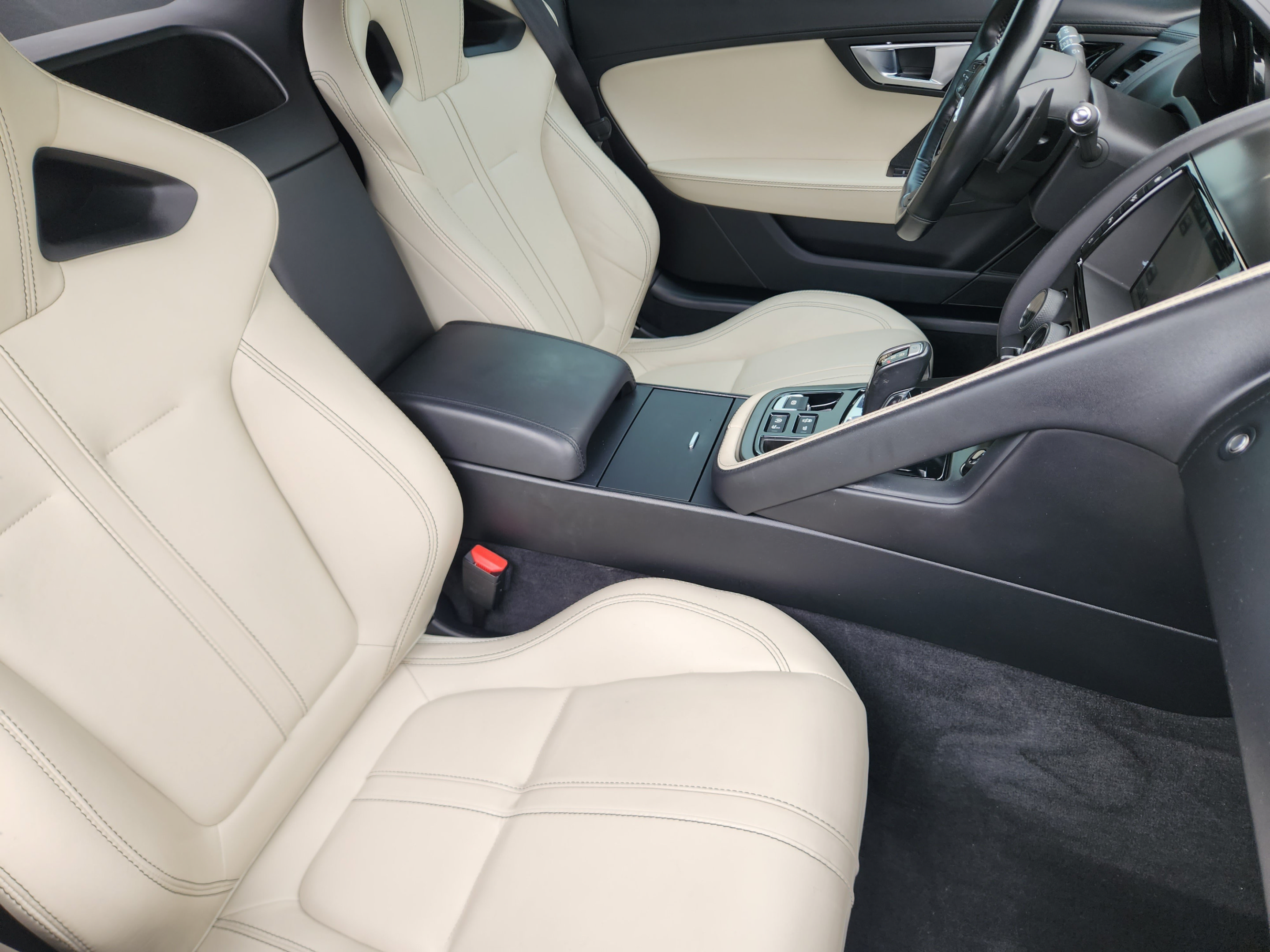 Used 2017 Jaguar F-TYPE S RWD image 10