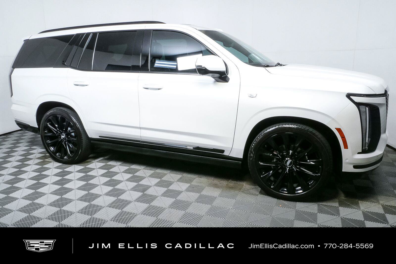 Used 2025 Cadillac Escalade Sport Platinum w/ LPO, ONYX Package AWD/4WD image 2