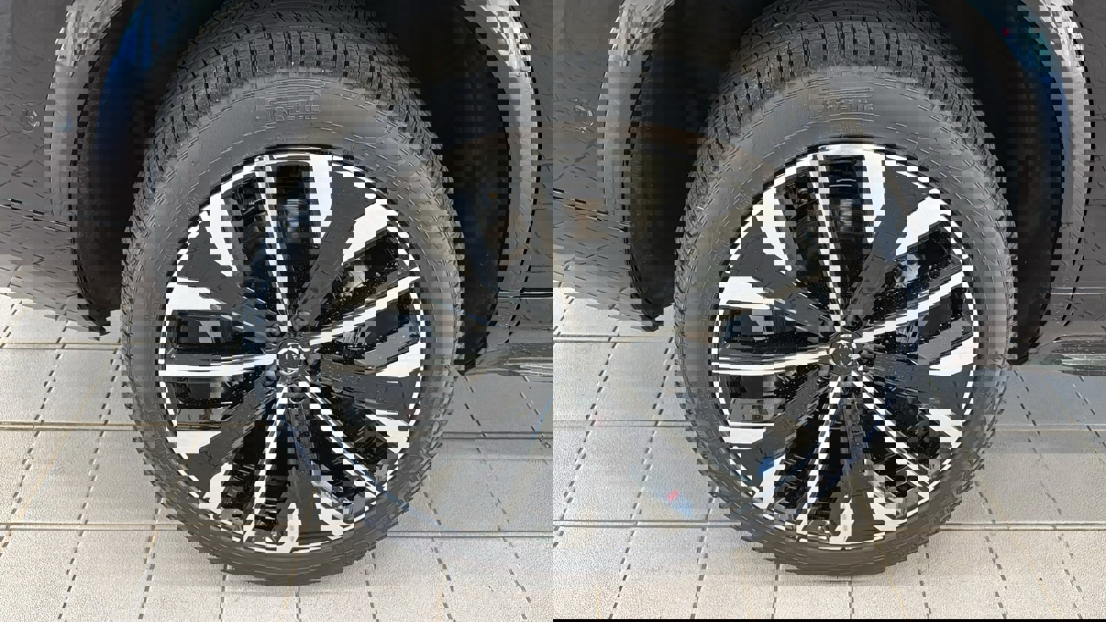 New 2026 Volvo XC90 B6 Plus w/ Protection Package Premier image 32