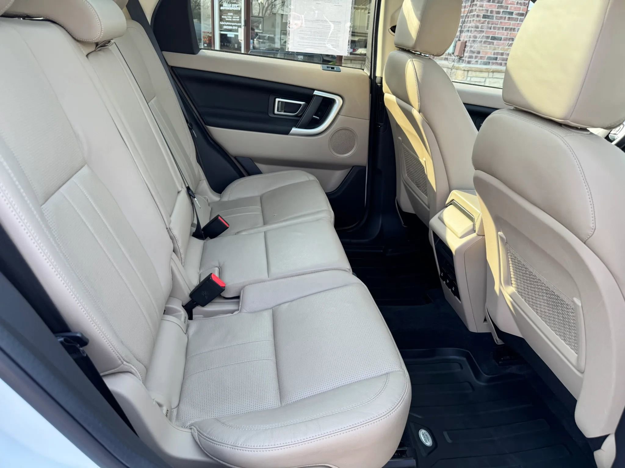 Used 2018 Land Rover Discovery Sport HSE image 42