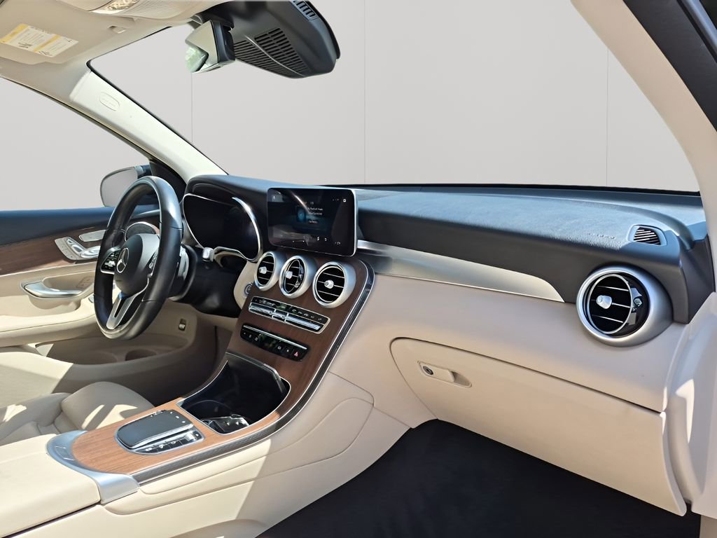 Used 2022 Mercedes-Benz GLC 300 4MATIC w/ Driver Assistance Package image 14