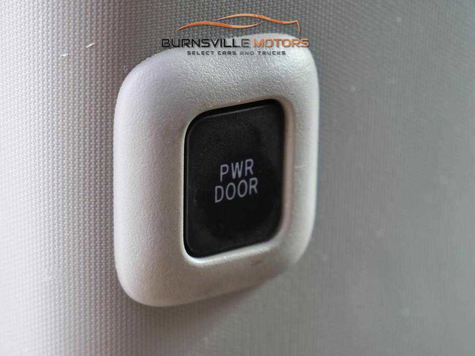 Used 2015 Toyota Sienna LE AWD/4WD image 16