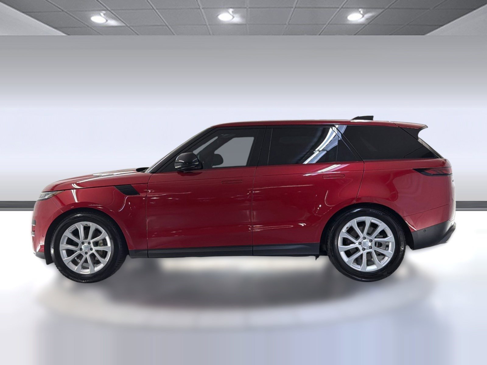 Used 2025 Land Rover Range Rover Sport SE image 2