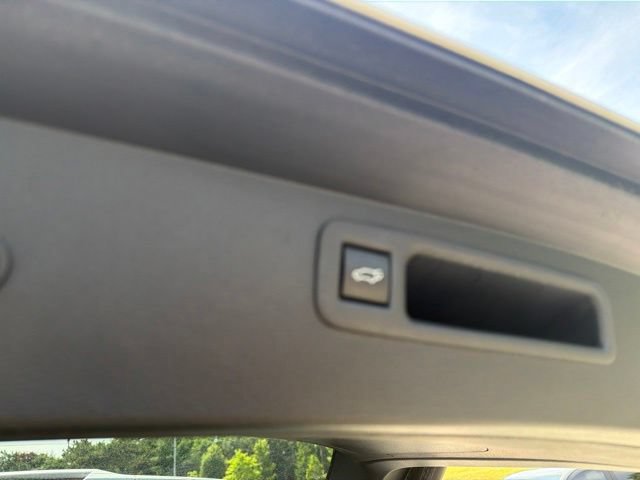 Used 2022 Toyota Highlander XLE AWD/4WD image 19