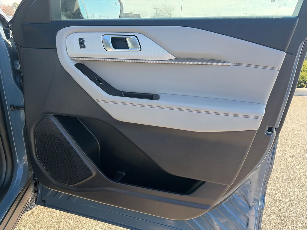 Used 2025 Ford Explorer Active w/ Active Comfort Package image 11