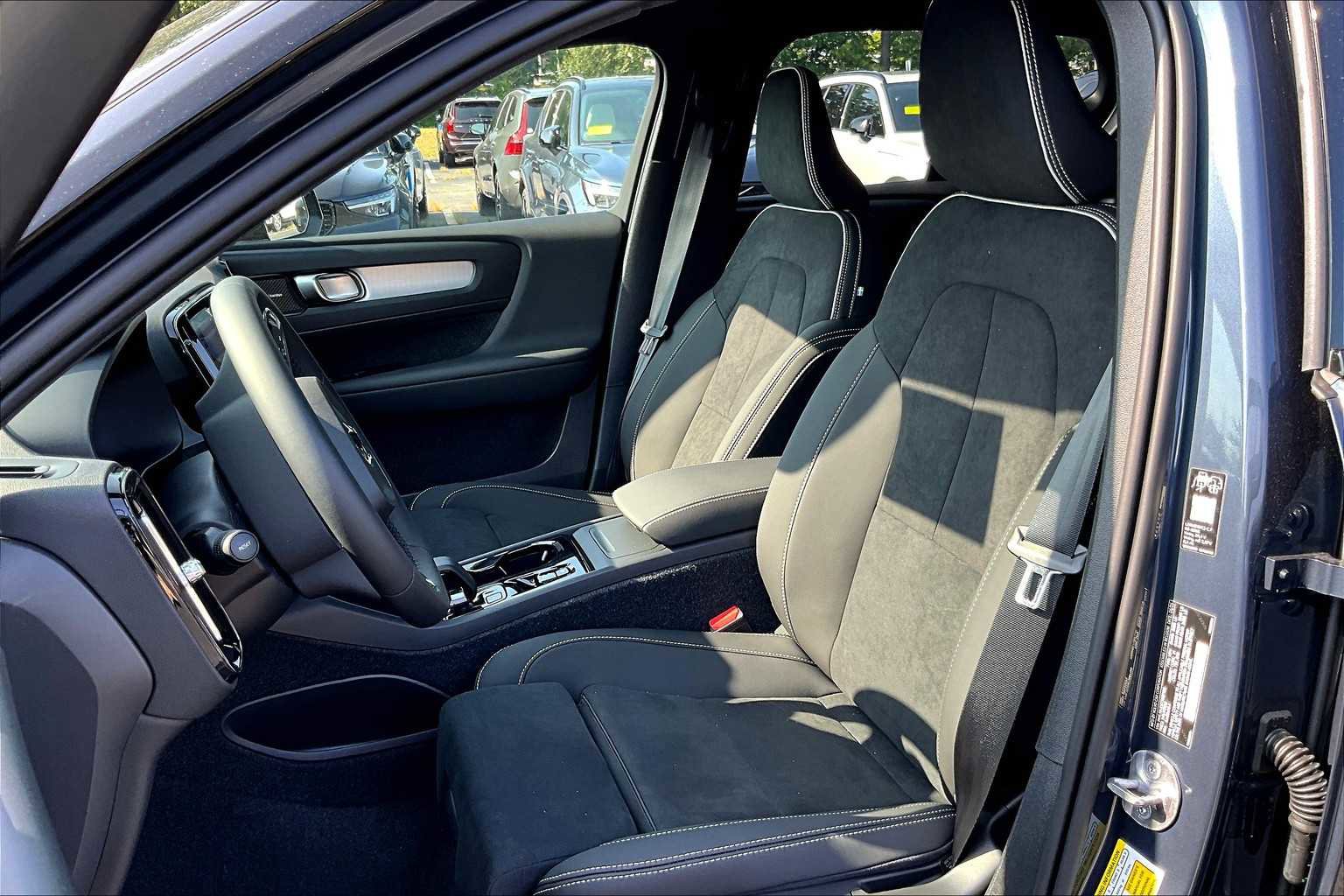 New 2026 Volvo XC40 B5 Ultra w/ Protection Package Premier image 13