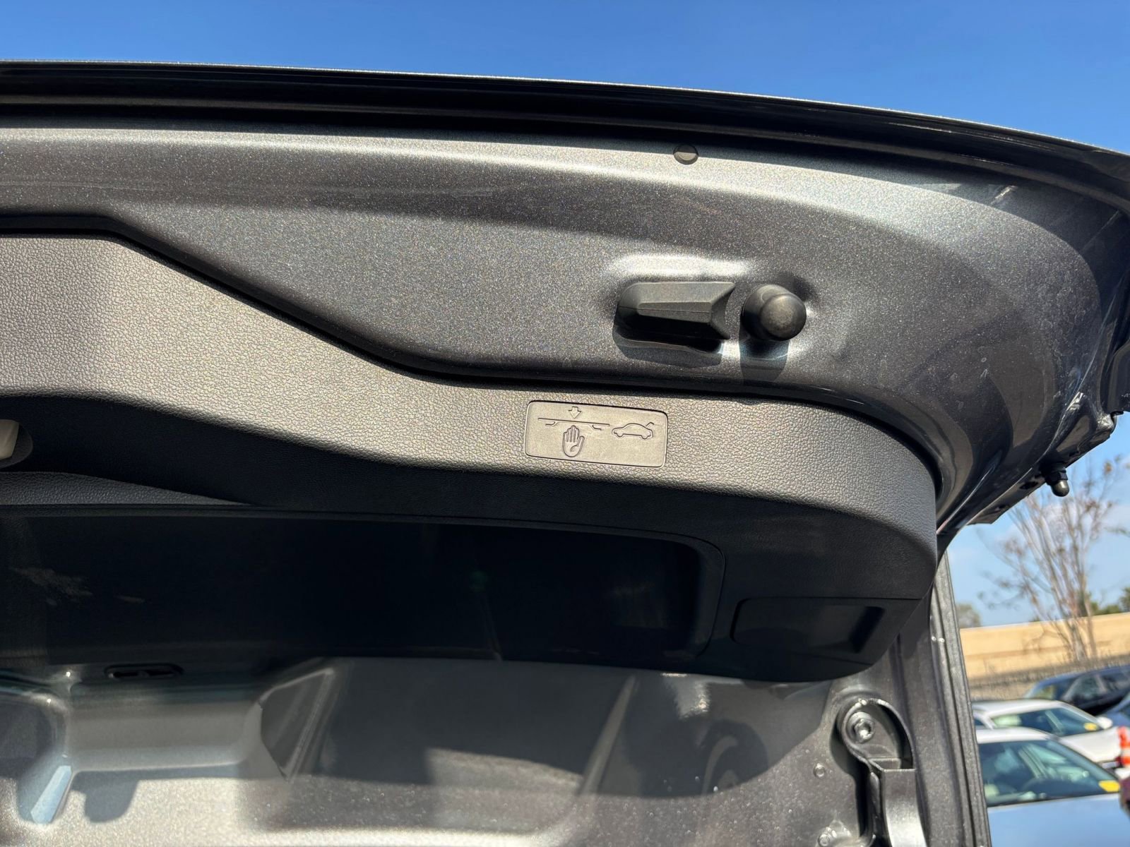 Used 2025 Volkswagen Jetta SE image 24