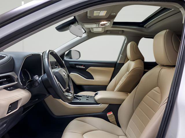 Used 2024 Toyota Highlander XLE image 9
