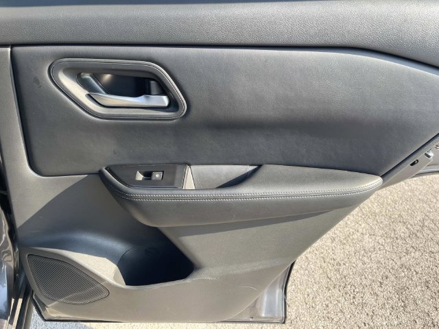 Used 2025 Nissan Rogue SV AWD/4WD image 22