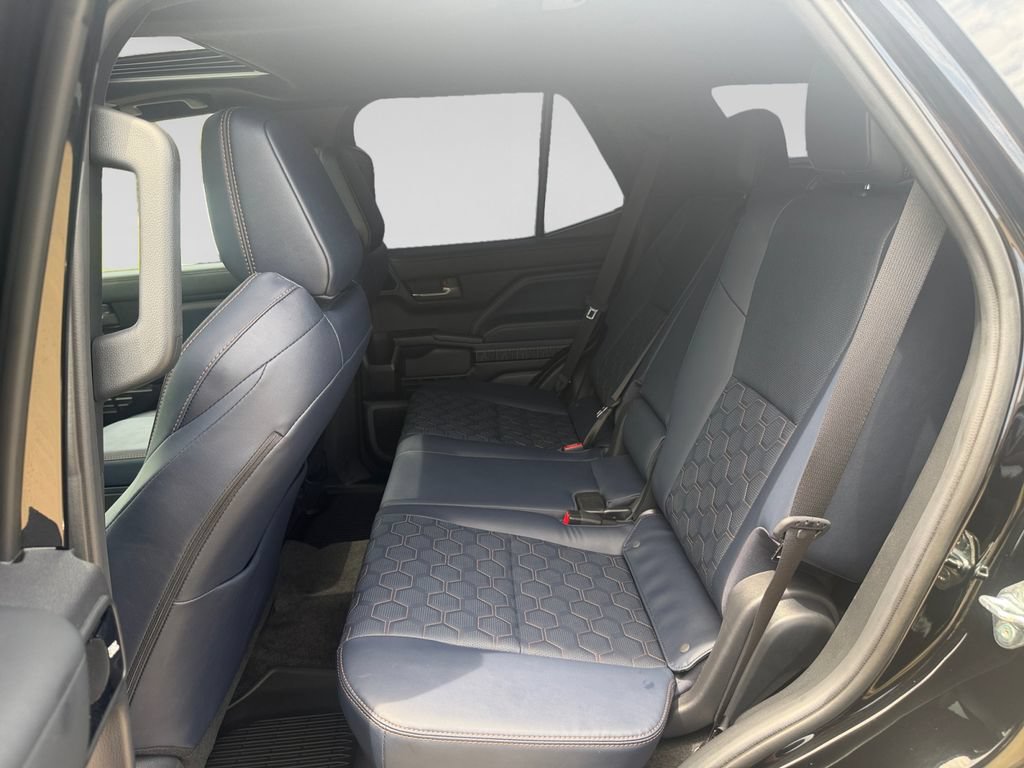 Used 2025 Toyota 4Runner Platinum AWD/4WD image 18